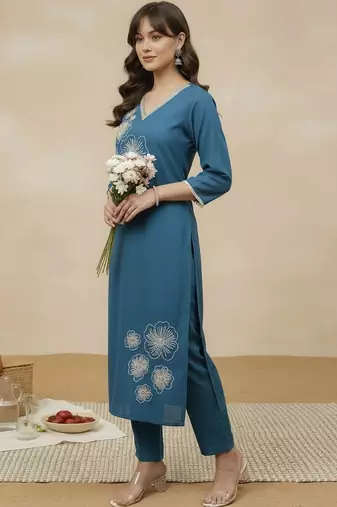 Women Floral Embroidered Regular Thread Work Kurta with Trousers
