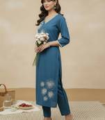 Women Floral Embroidered Regular Thread Work Kurta with Trousers