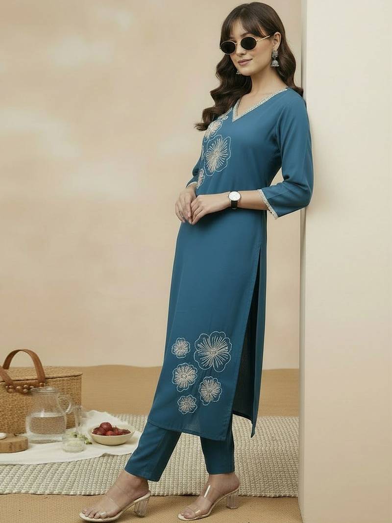 Women Floral Embroidered Regular Thread Work Kurta with Trousers