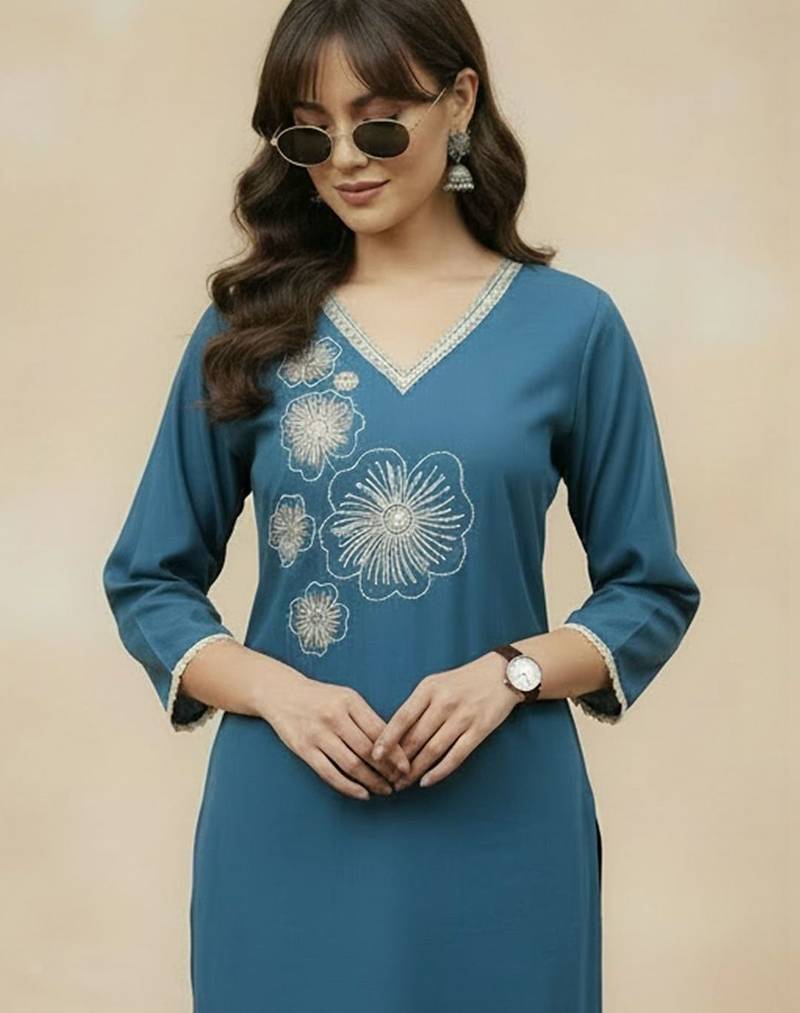Women Floral Embroidered Regular Thread Work Kurta with Trousers