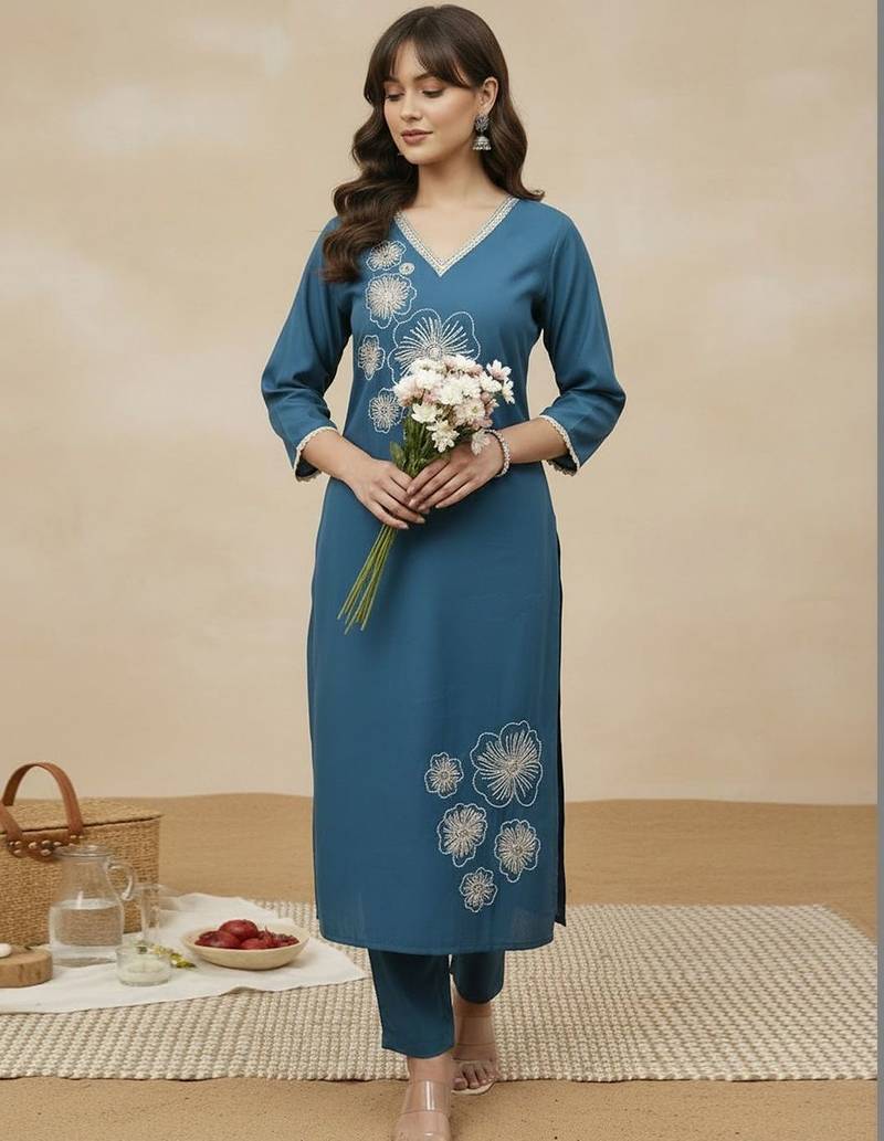 Women Floral Embroidered Regular Thread Work Kurta with Trousers