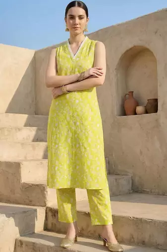 Women Floral Printed Regular Pure Cotton Kurta with Trousers