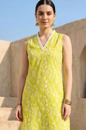 Women Floral Printed Regular Pure Cotton Kurta with Trousers