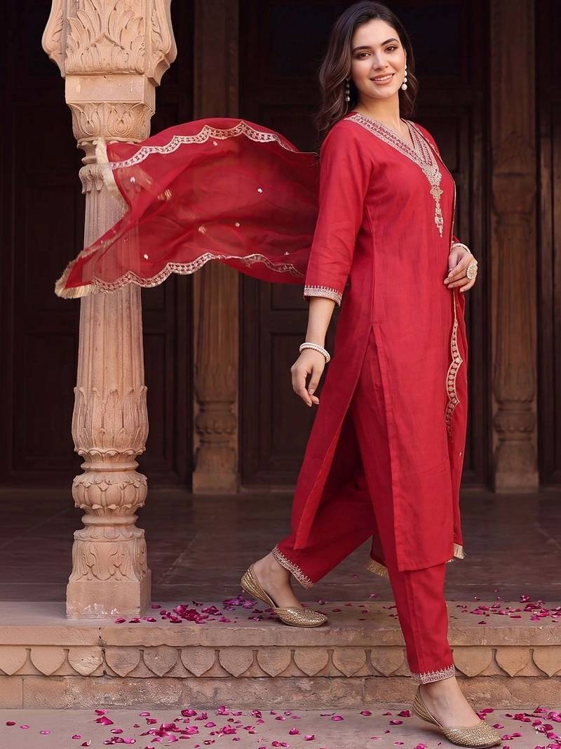 Women Ethnic Motifs Embroidered Regular Thread Work Liva Kurta with Trousers & With Dupatta