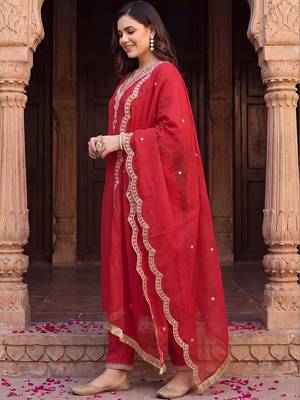 Women Ethnic Motifs Embroidered Regular Thread Work Liva Kurta with Trousers & With Dupatta 3