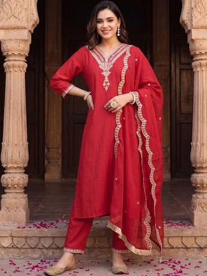 Women Ethnic Motifs Embroidered Regular Thread Work Liva Kurta with Trousers & With Dupatta 6