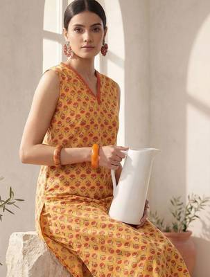 Women Floral Printed Regular Pure Cotton Kurta with Trousers 2
