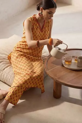 Women Floral Printed Regular Pure Cotton Kurta with Trousers