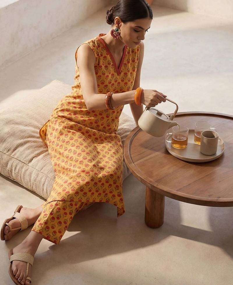 Women Floral Printed Regular Pure Cotton Kurta with Trousers