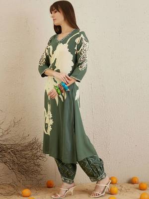 Women Floral Printed Regular Kurta with Patiala 3