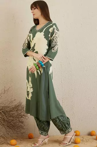 Women Floral Printed Regular Kurta with Patiala
