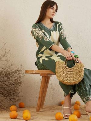 Women Floral Printed Regular Kurta with Patiala 4