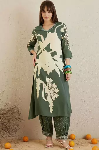 Women Floral Printed Regular Kurta with Patiala