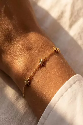 Elegant Gold Tone Starburst Charm Chain Bracelet
