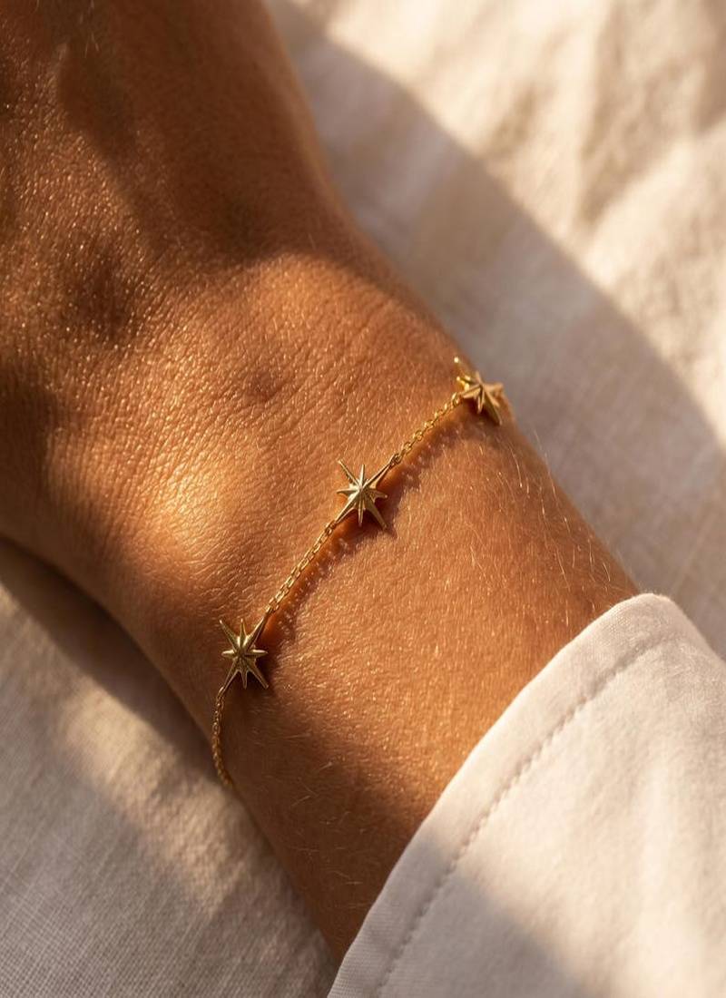 Elegant Gold Tone Starburst Charm Chain Bracelet