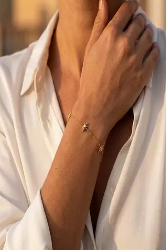 Elegant Gold Tone Starburst Charm Chain Bracelet