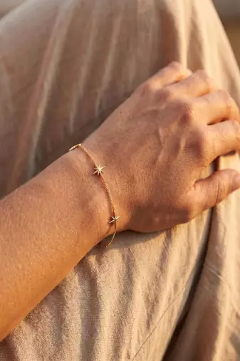 Elegant Gold Tone Starburst Charm Chain Bracelet