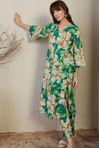 Women Floral Printed Regular  Cotton Kurta with Trousers