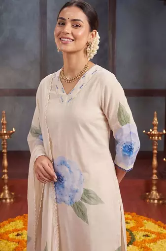 Women Floral Printed Regular Thread Work Linen Kurta with Trousers & With Dupatta