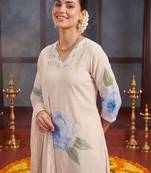 Women Floral Printed Regular Thread Work Linen Kurta with Trousers & With Dupatta