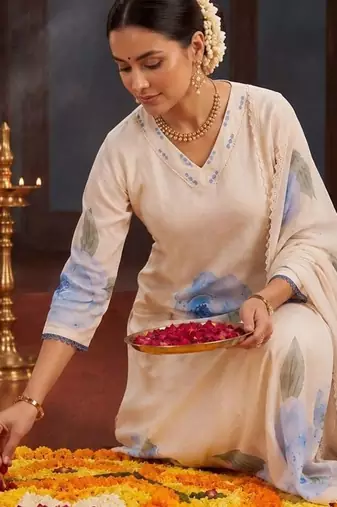 Women Floral Printed Regular Thread Work Linen Kurta with Trousers & With Dupatta