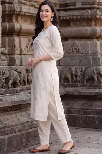 Women Ethnic Motifs Embroidered Regular Thread Work Pure Cotton Kurta with Trousers & With Dupatta