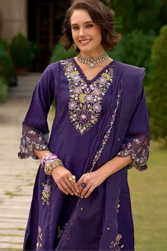 Women Floral Embroidered Regular Thread Work Kurta with Trousers & With Dupatta
