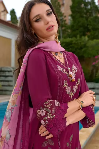 Women Floral Embroidered Regular Thread Work Pure Silk Kurta with Trousers & With Dupatta