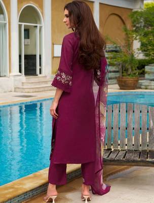 Women Floral Embroidered Regular Thread Work Pure Silk Kurta with Trousers & With Dupatta 6