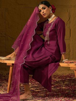 Ethnic Motifs Embroidered Sequinned Liva Straight Kurta With Trousers & Dupatta 1