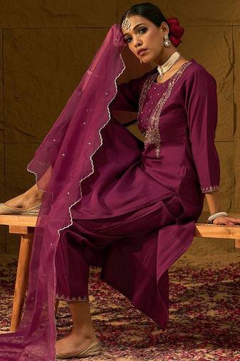 Ethnic Motifs Embroidered Sequinned Liva Straight Kurta With Trousers & Dupatta
