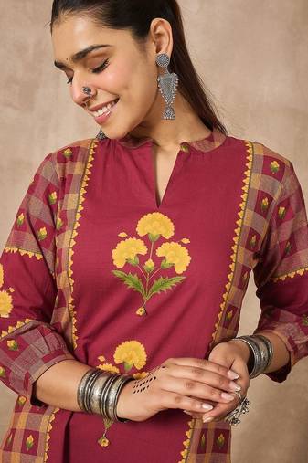 Women Floral Printed Regular  Cotton Kurta with Trousers