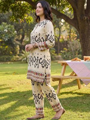 Women Printed Regular Kurta with Trousers 4