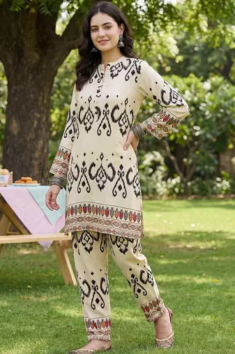 Women Printed Regular Kurta with Trousers