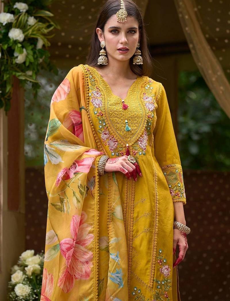 Women Floral Embroidered Regular Thread Work Kurta with Trousers & With Dupatta
