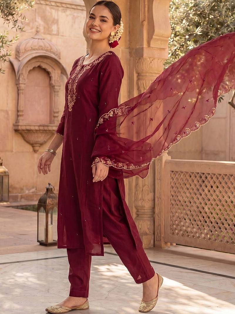 Women Ethnic Motifs Embroidered Regular Kurta with Trousers & With Dupatta