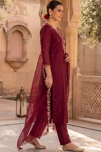 Women Ethnic Motifs Embroidered Regular Kurta with Trousers & With Dupatta