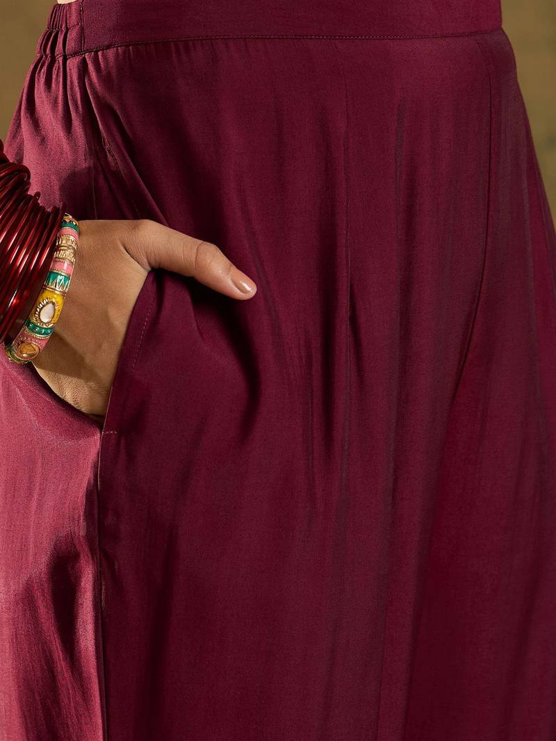 Ethnic Embroidered Zari Work Regular Sleeves Round Neck Silk Blend Kurta Set