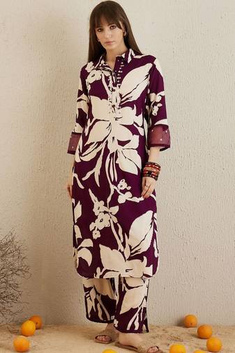 Women Floral Printed Regular Kurta with Trousers