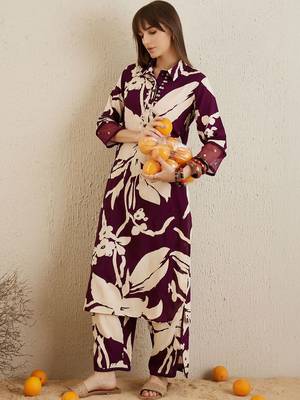 Women Floral Printed Regular Kurta with Trousers 2