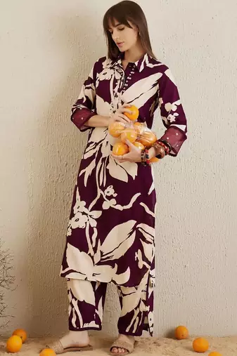 Women Floral Printed Regular Kurta with Trousers