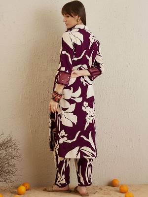 Women Floral Printed Regular Kurta with Trousers 5