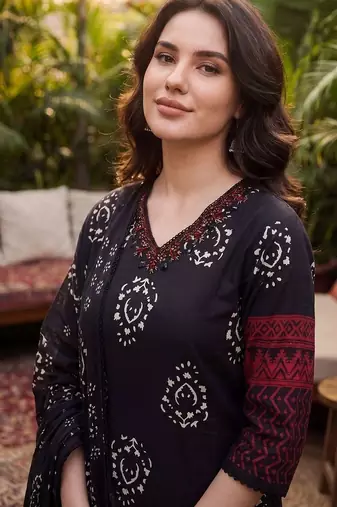 Women Floral Printed Regular Thread Work Pure Cotton Kurta with Trousers & With Dupatta