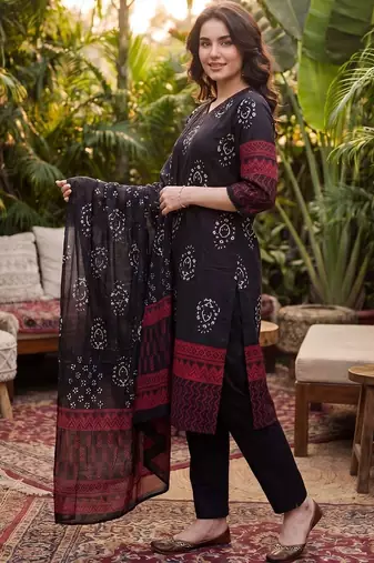 Women Floral Printed Regular Thread Work Pure Cotton Kurta with Trousers & With Dupatta