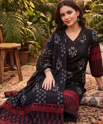 Women Floral Printed Regular Thread Work Pure Cotton Kurta with Trousers & With Dupatta 5