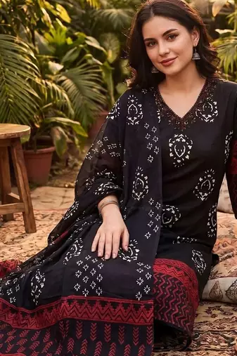 Women Floral Printed Regular Thread Work Pure Cotton Kurta with Trousers & With Dupatta