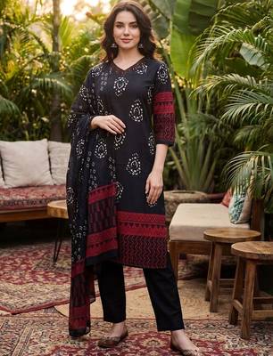Women Floral Printed Regular Thread Work Pure Cotton Kurta with Trousers & With Dupatta 6