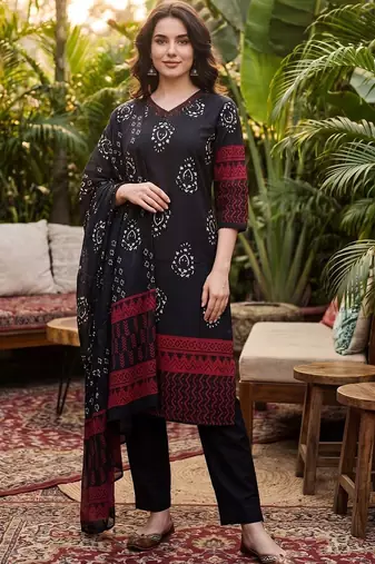 Women Floral Printed Regular Thread Work Pure Cotton Kurta with Trousers & With Dupatta