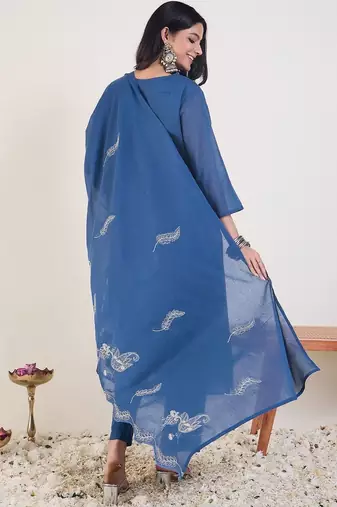 Embroidered Notch Neck Thread Work Pure Cotton Kurta With Trousers & Dupatta