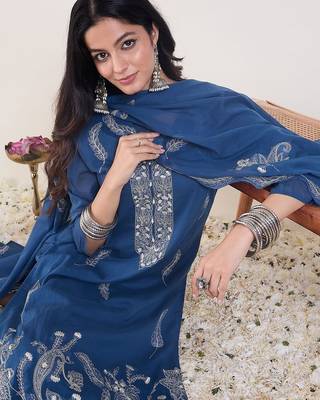 Embroidered Notch Neck Thread Work Pure Cotton Kurta With Trousers & Dupatta 4